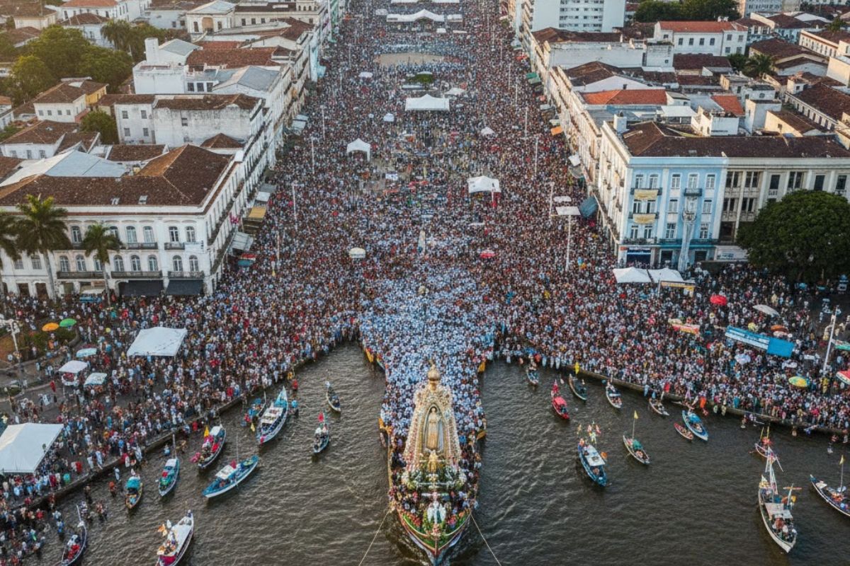 Em outubro, a cidade brasileira de Belém recebe milhões de fiéis no Círio de Nazaré, impulsiona o turismo religioso, move a economia local e transforma Belém em vitrine nacional.