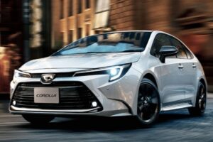 Descubra quanto custa realmente manter um Toyota Corolla Hybrid em 2025, com IPVA reduzido em alguns estados, seguro um pouco mais caro, revisões tabeladas e economia de combustível que compensa para quem roda muito