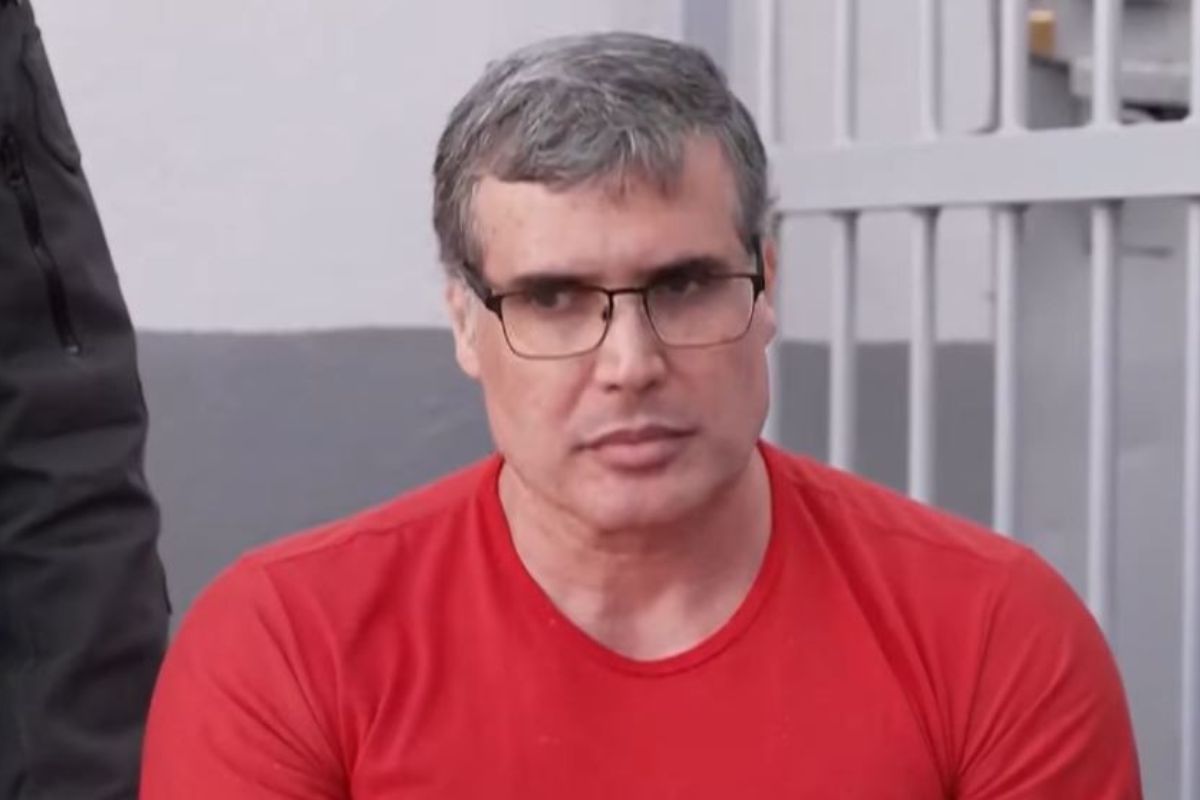 Empresário em foco na entrevista exclusiva enfrenta as acusações de empresário acusado de matar gari e de homicídio triplamente qualificado contra o gari Laudemir, sob intensa pressão pública.