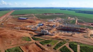 Maior projeto ferroviário do país avança: obra com 100% de capital privado reúne 5 mil operários para baixar frete e revolucionar logística no Mato Grosso