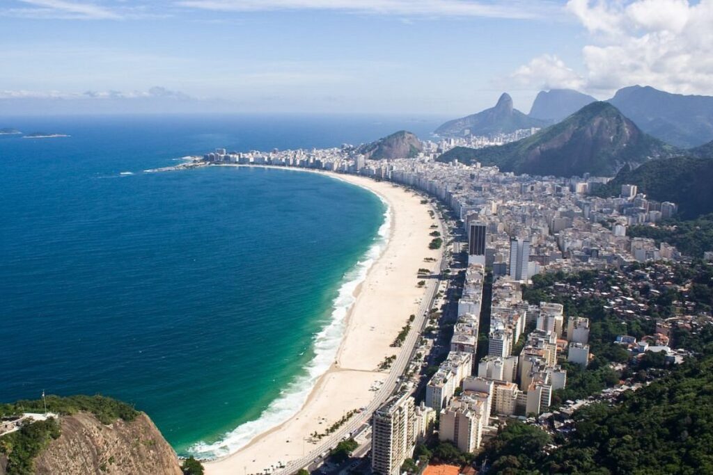 melhores praias no Rio de Janeiro para passar o verão: compare Copacabana, Ipanema, Barra da Tijuca e Arraial do Cabo com critérios de balneabilidade, segurança do mar, logística e roteiros de 3, 5 e 7 dias.