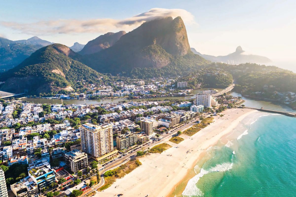 melhores praias no Rio de Janeiro para passar o verão: compare Copacabana, Ipanema, Barra da Tijuca e Arraial do Cabo com critérios de balneabilidade, segurança do mar, logística e roteiros de 3, 5 e 7 dias.