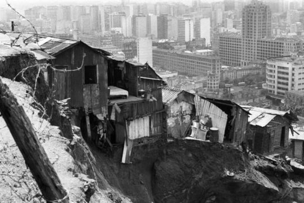 Por que o Rio de Janeiro virou a capital das favelas desde a Guerra de Canudos e o Morro da Favela até o êxodo rural e a desigualdade entre morro e asfalto.